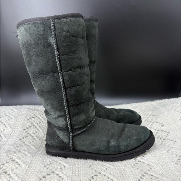 UGG Women’s 6 Classic Tall Black Sheepskin Shearling Winter Boots Australia Hot - Picture 5 of 8